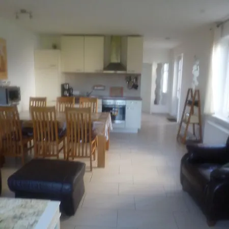 Сasa de vacaciones Spacious Seaside Holiday In *
